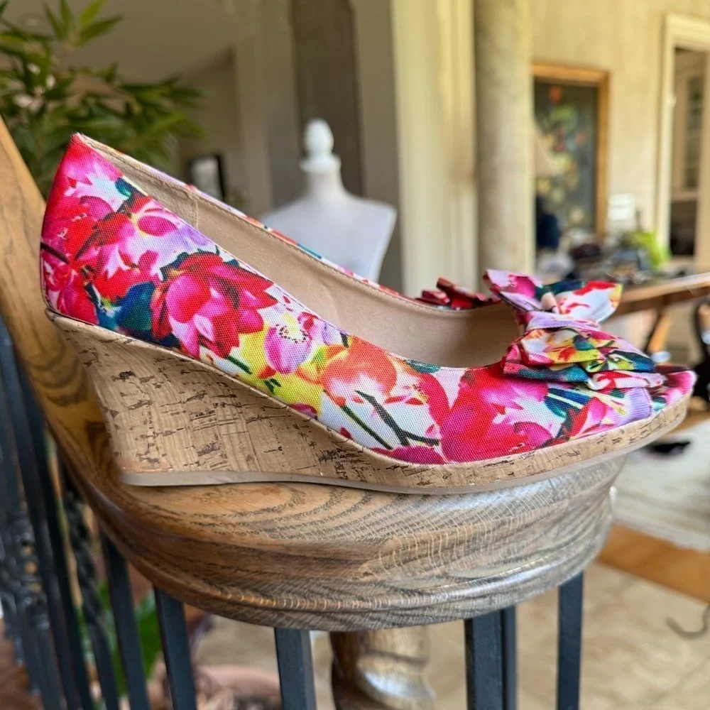 Dex flex comfort ladies floral wedges very good condition nine wide 3 inch heel